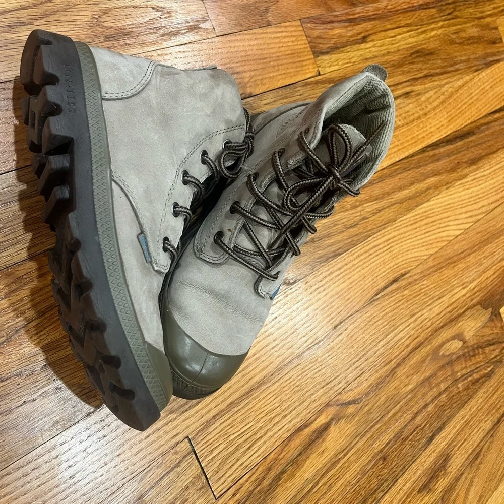 Women's Palladium Work Boots Grey,Size 6.Some stains‎ see pictures